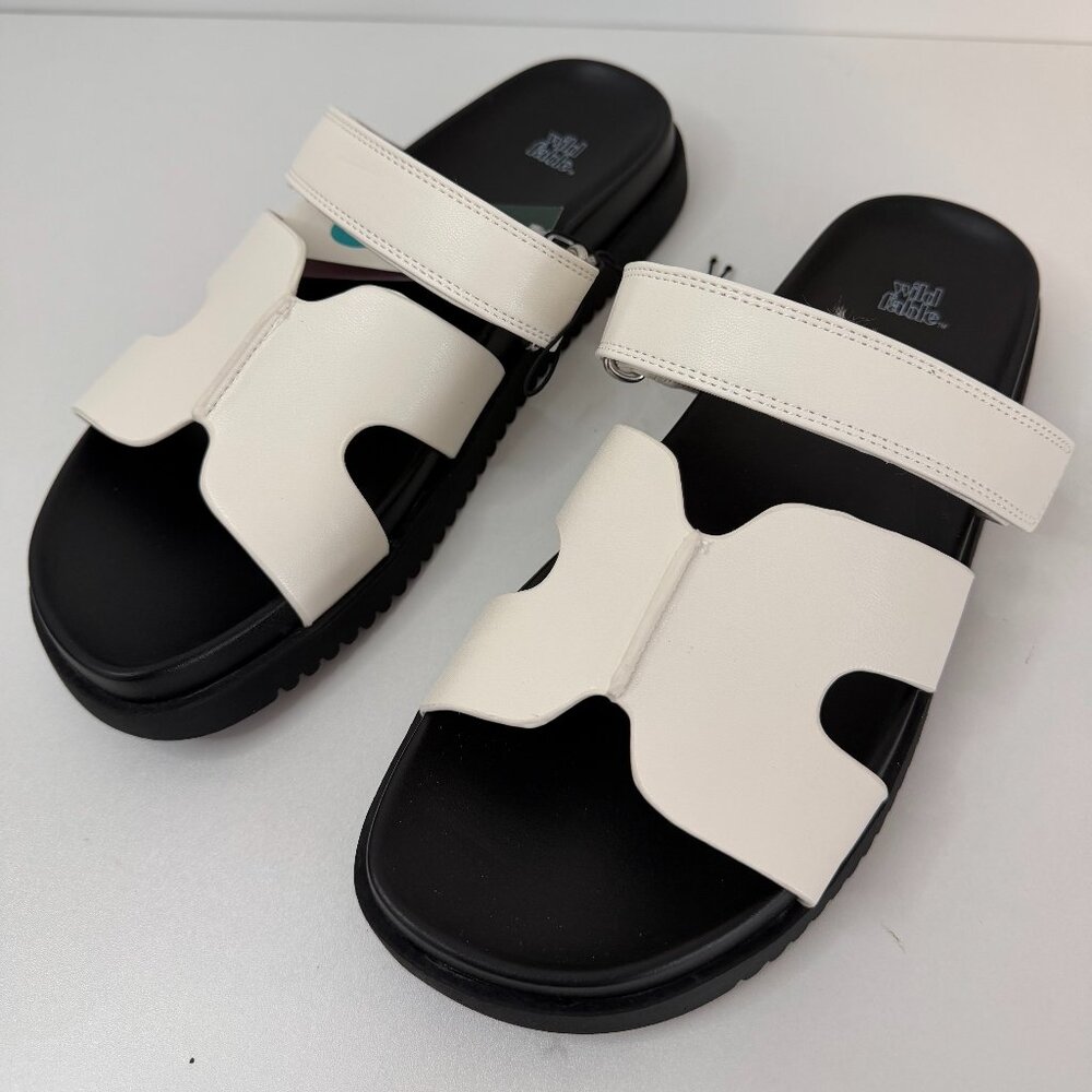 New in Box & Tags Size 8 Wild Fable Sandal Black and White Contoured FootBed
